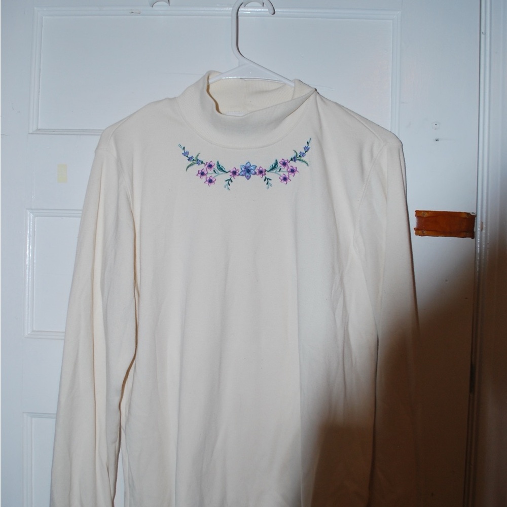 Alfred Dunner Cream Embellished Fitted Blouse